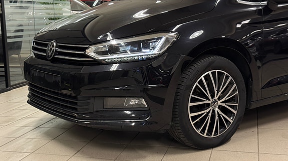 Volkswagen Touran 2 of 23