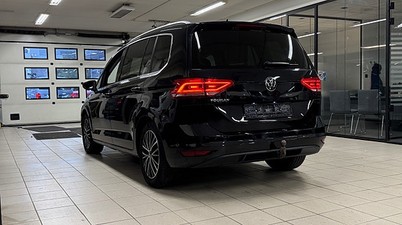 Volkswagen Touran 4 of 23