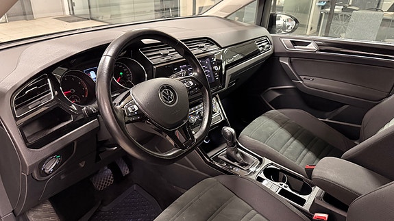 Volkswagen Touran 11 of 23