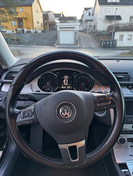 Volkswagen Passat 12 of 15