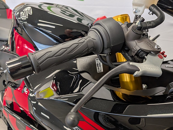 Suzuki GSX-R1000R 21 of 25