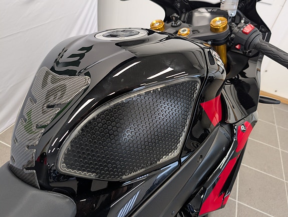 Suzuki GSX-R1000R 16 of 25