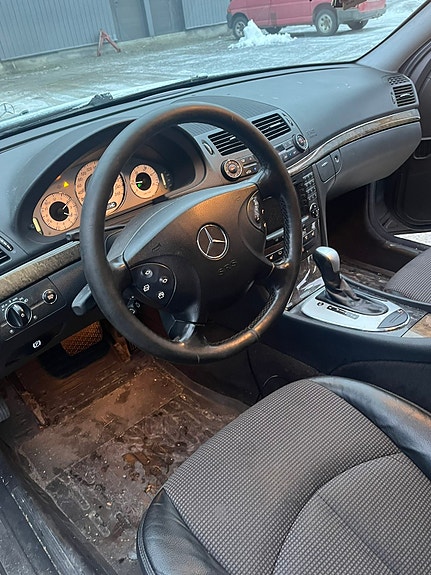 Mercedes-Benz E270 8 of 8
