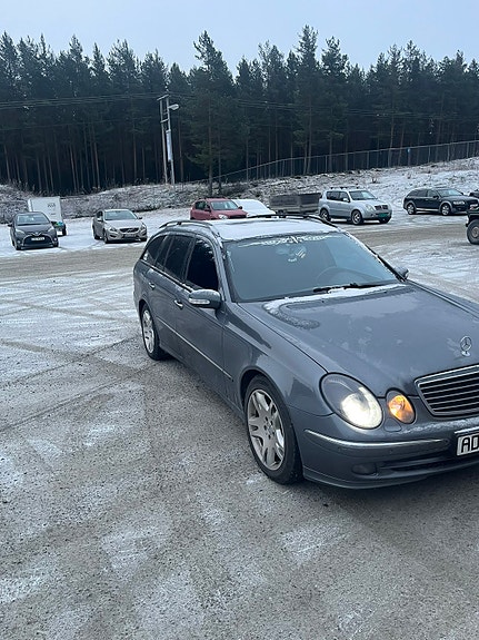 Mercedes-Benz E270 7 of 8