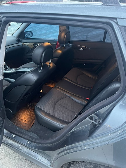 Mercedes-Benz E270 6 of 8