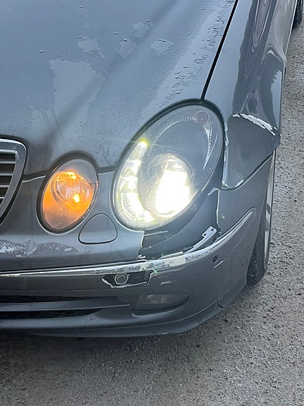 Mercedes-Benz E270 5 of 8