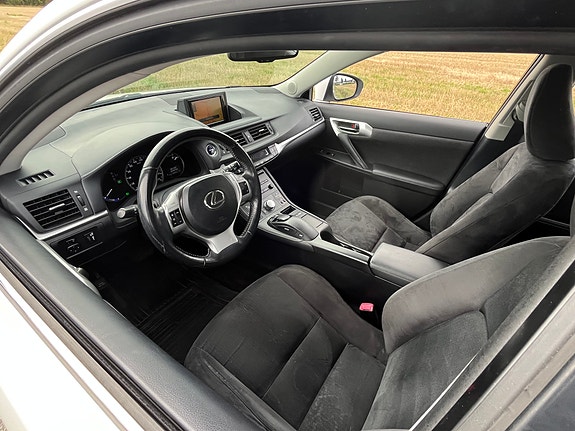 Lexus CT200h 8 of 19