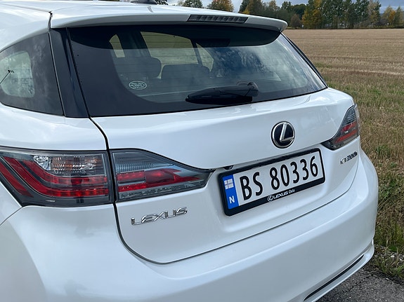Lexus CT200h 18 of 19