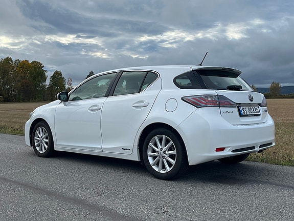 Lexus CT200h 17 of 19