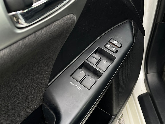 Lexus CT200h 13 of 19