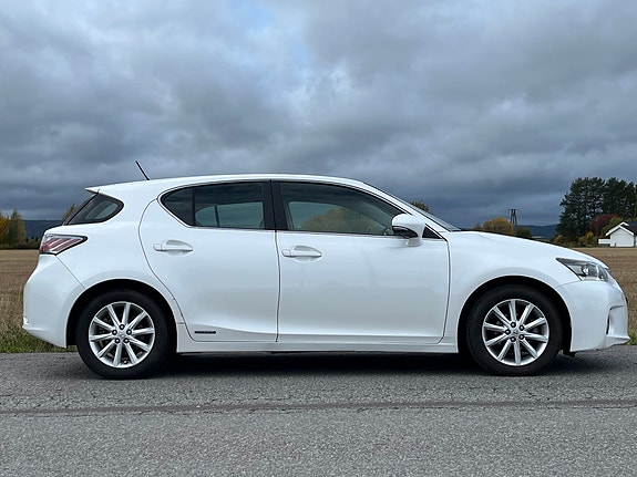 Lexus CT200h 4 of 19