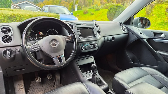 Volkswagen Tiguan 3 of 6