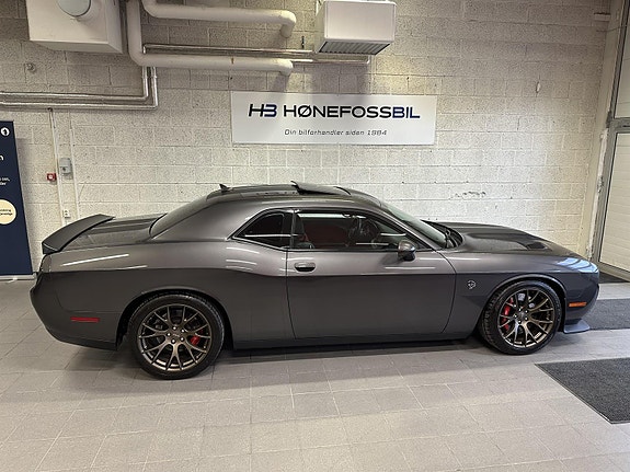 Dodge Challenger 8 of 23