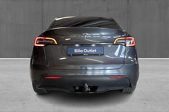 Tesla Model Y 6 of 24