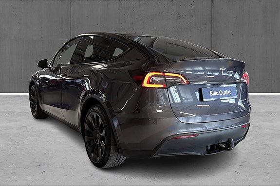 Tesla Model Y 7 of 24