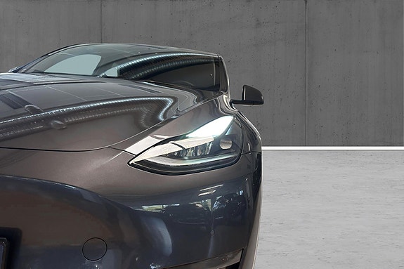 Tesla Model Y 23 of 24