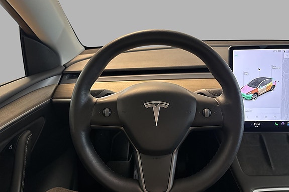 Tesla Model Y 12 of 24