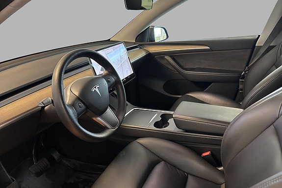 Tesla Model Y 9 of 24