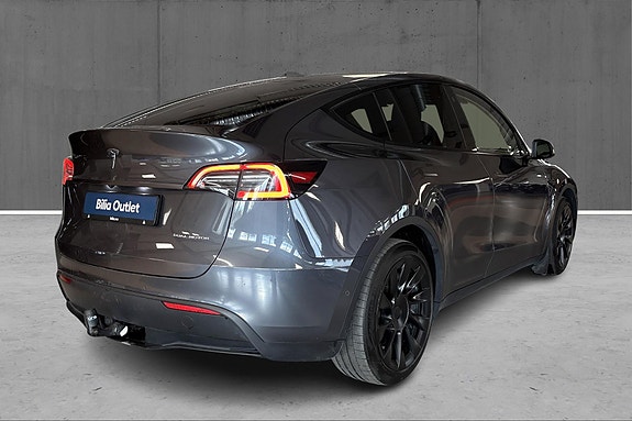 Tesla Model Y 5 of 24