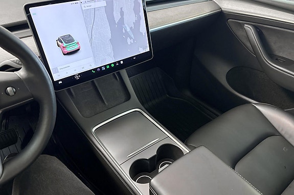 Tesla Model Y 17 of 24