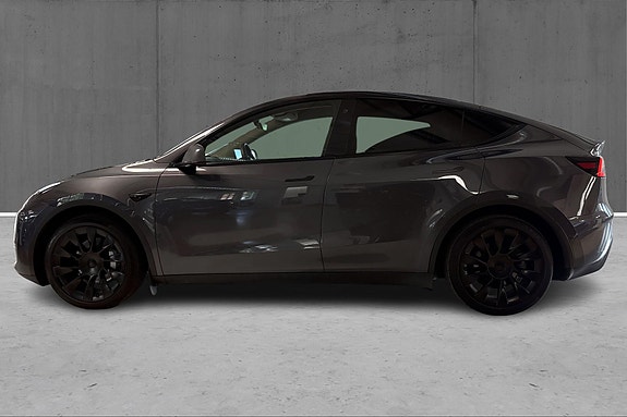 Tesla Model Y 8 of 24