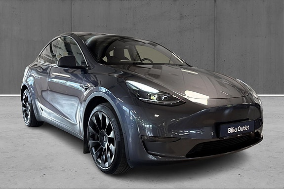 Tesla Model Y 3 of 24