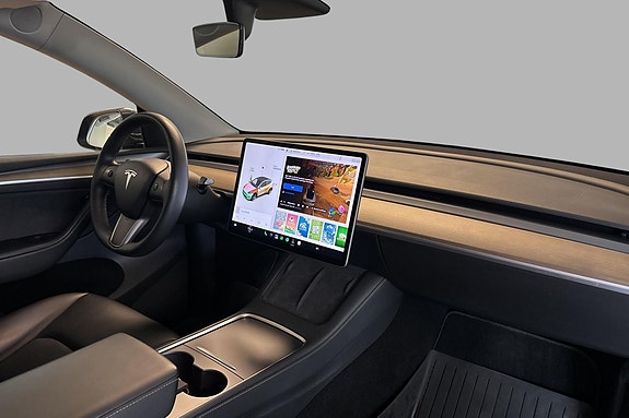 Tesla Model Y 11 of 24