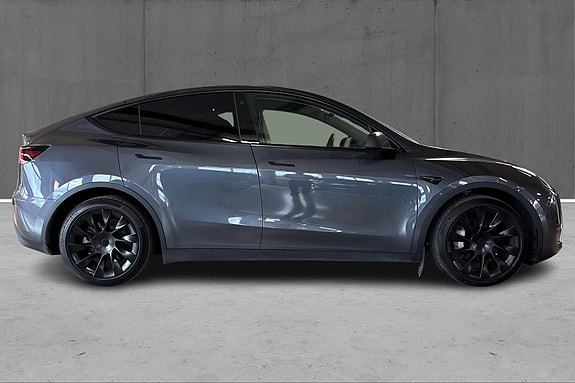 Tesla Model Y 4 of 24
