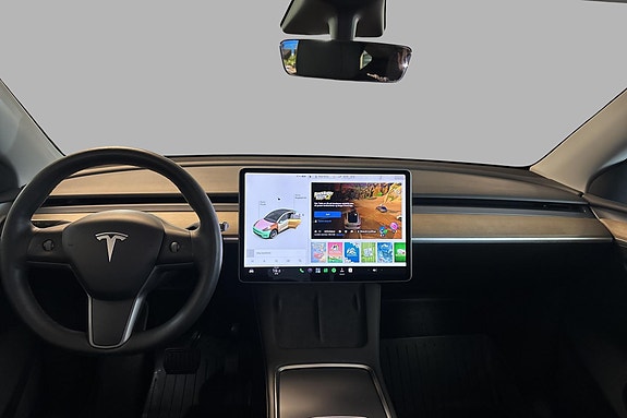 Tesla Model Y 10 of 24