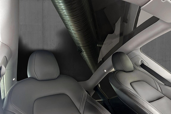 Tesla Model Y 19 of 24