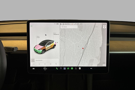 Tesla Model Y 16 of 24