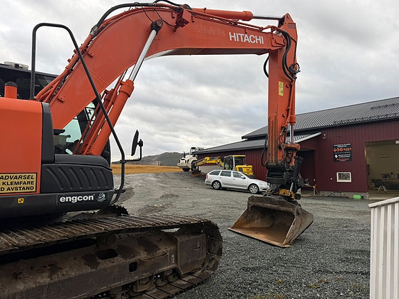 Hitachi ZX210LC-5B 2 of 18
