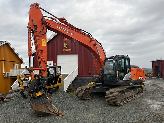 Hitachi ZX210LC-5B 5 of 18