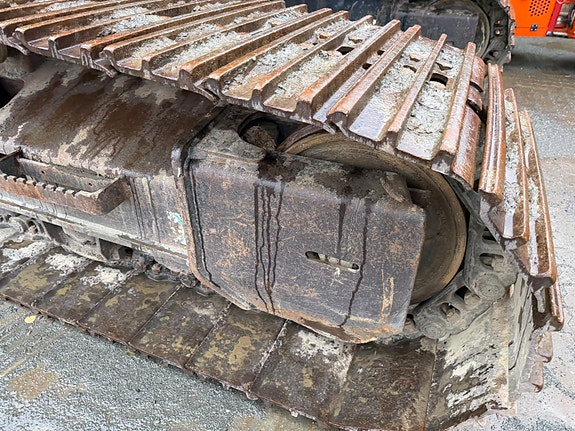 Hitachi ZX210LC-5B 16 of 18