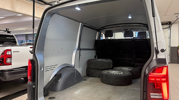 Volkswagen Transporter 8 of 30