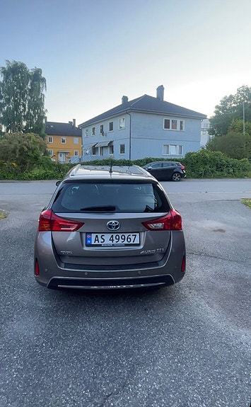 Toyota Auris 4 of 9
