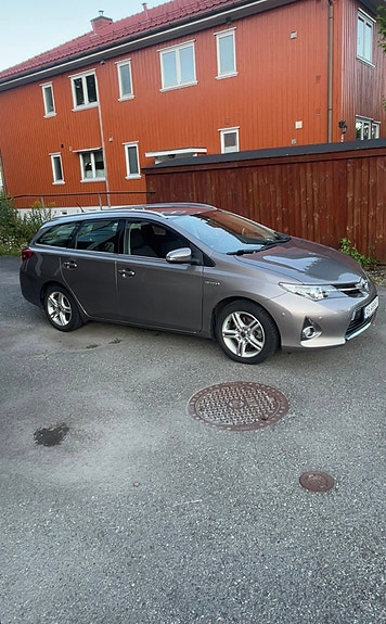Toyota Auris 2 of 9