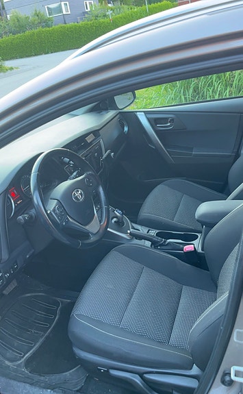 Toyota Auris 7 of 9