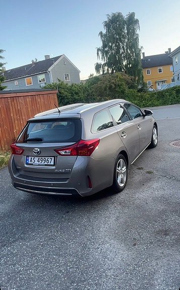 Toyota Auris 3 of 9