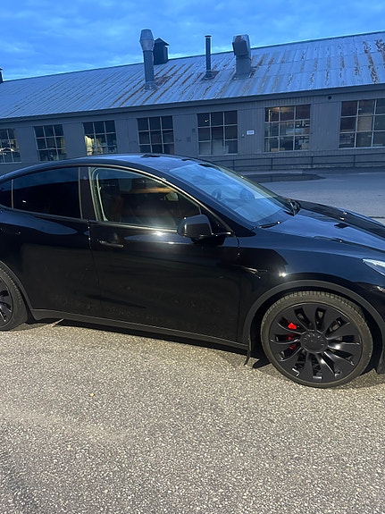Tesla Model Y 2 of 7