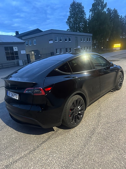 Tesla Model Y 3 of 7