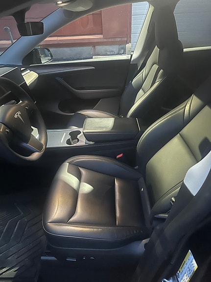 Tesla Model Y 6 of 7