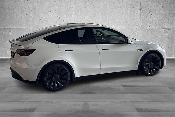 Tesla Model Y 7 of 21