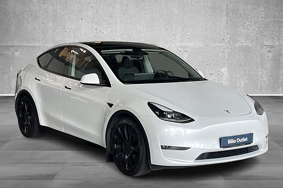 Tesla Model Y 9 of 21
