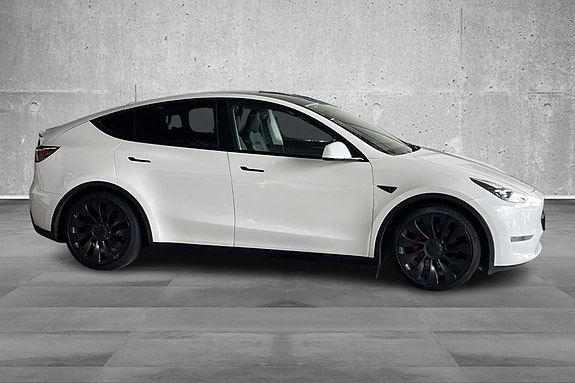 Tesla Model Y 8 of 21