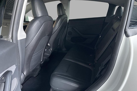 Tesla Model Y 19 of 21