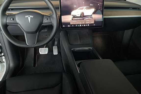 Tesla Model Y 11 of 21