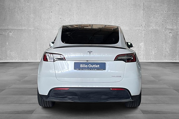 Tesla Model Y 5 of 21