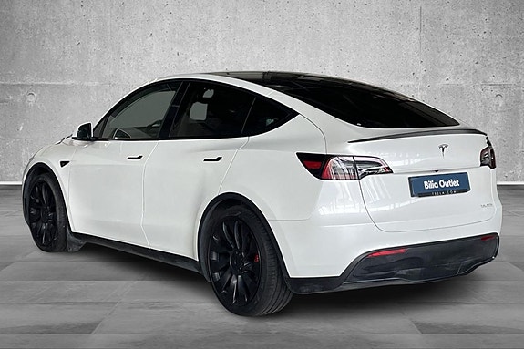 Tesla Model Y 4 of 21