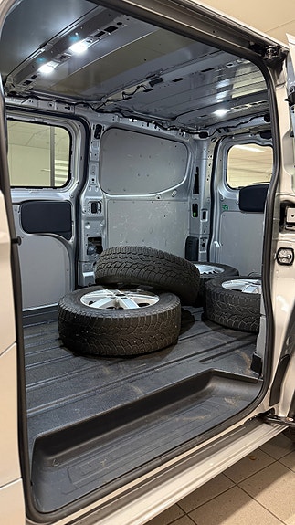 Ford Transit Custom 11 of 20